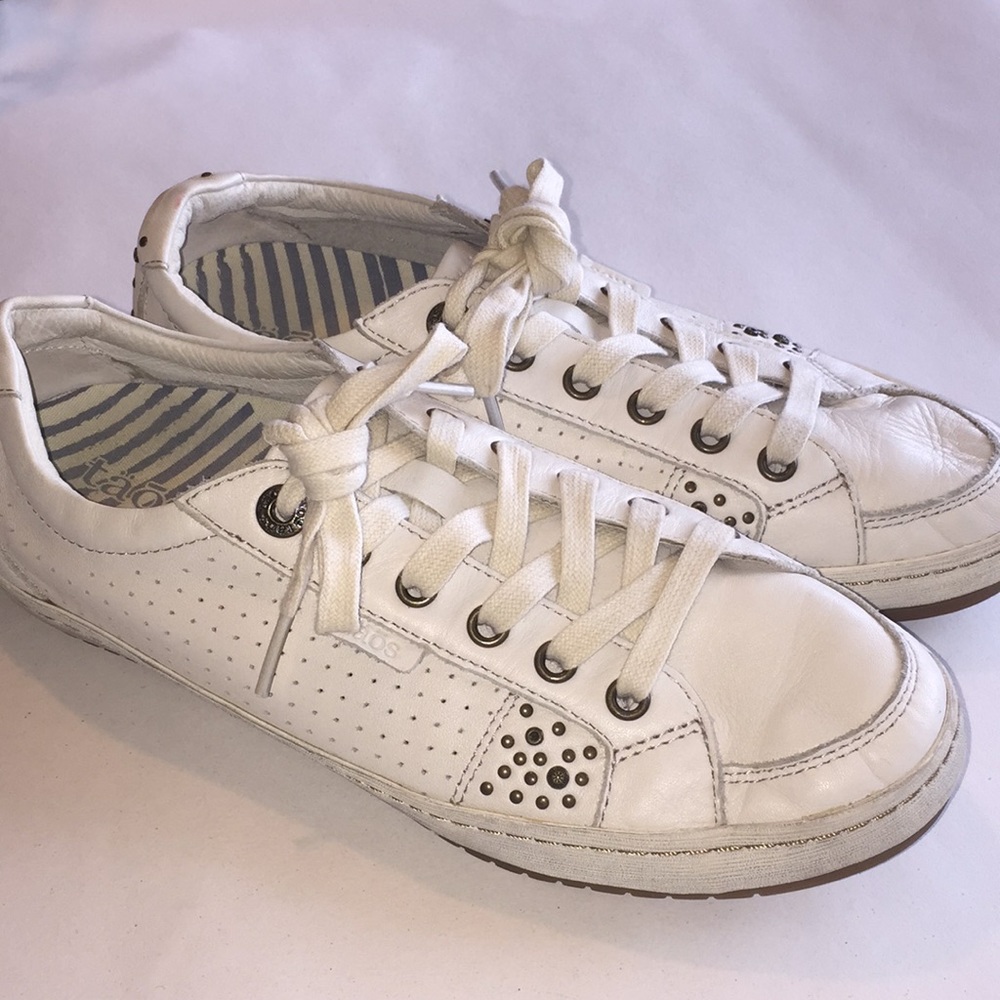 Taos Leather Sneaker